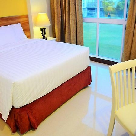 Hotel The Melrose à Malé Extérieur photo