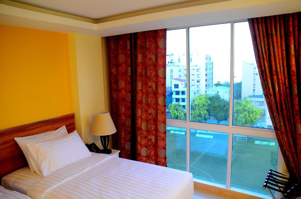 Hotel The Melrose à Malé Extérieur photo