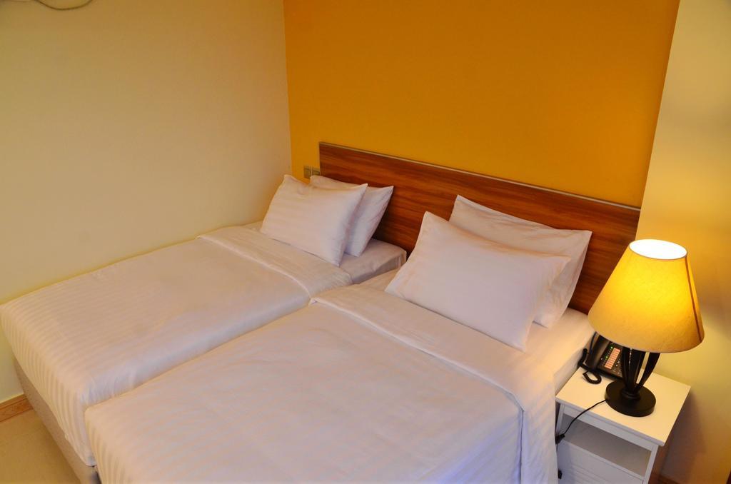 Hotel The Melrose à Malé Extérieur photo