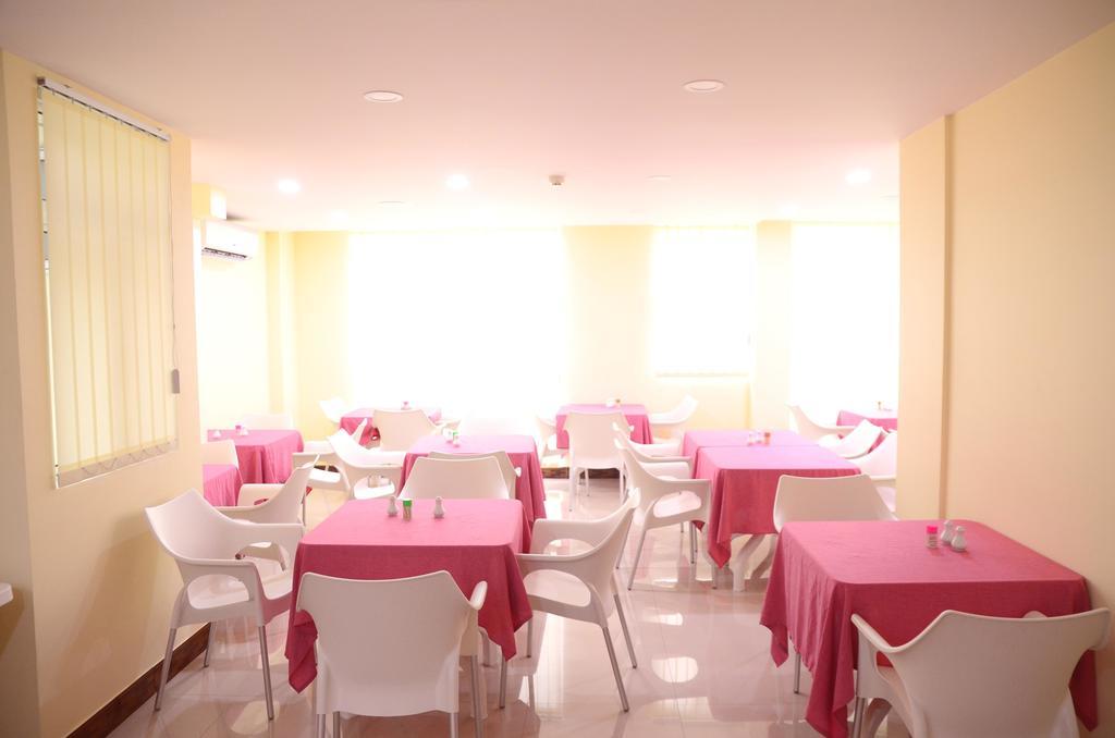 Hotel The Melrose à Malé Extérieur photo