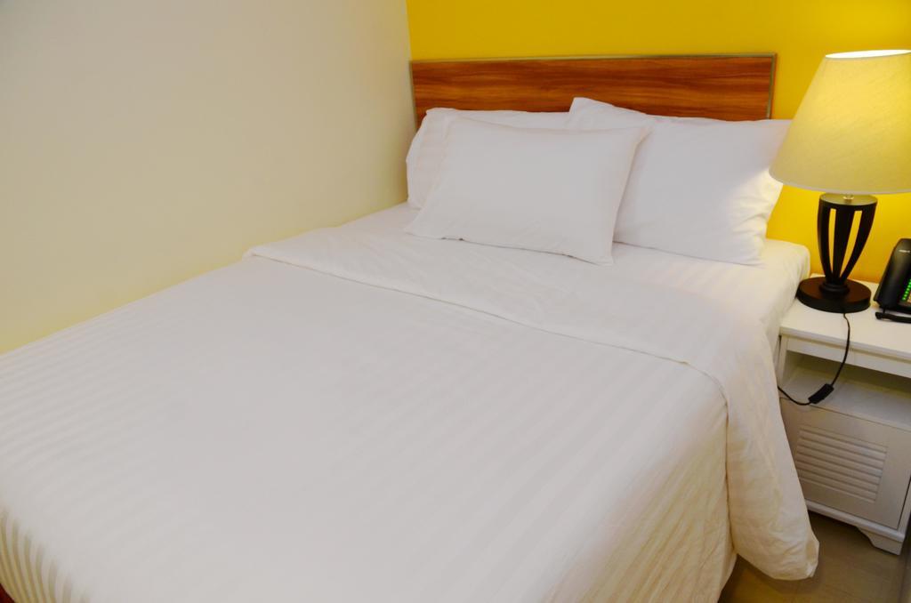Hotel The Melrose à Malé Extérieur photo