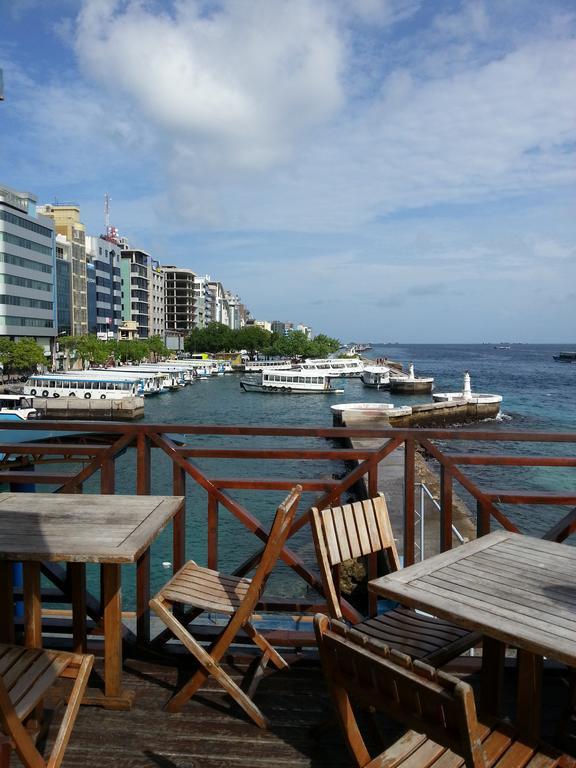 Hotel The Melrose à Malé Extérieur photo