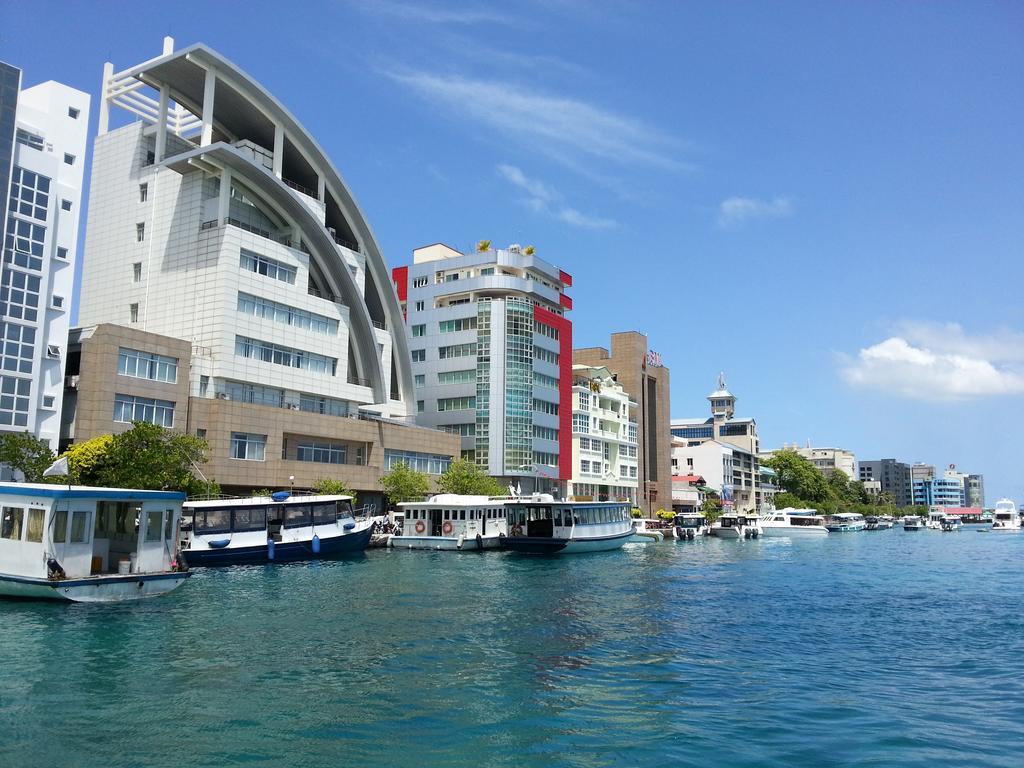 Hotel The Melrose à Malé Extérieur photo