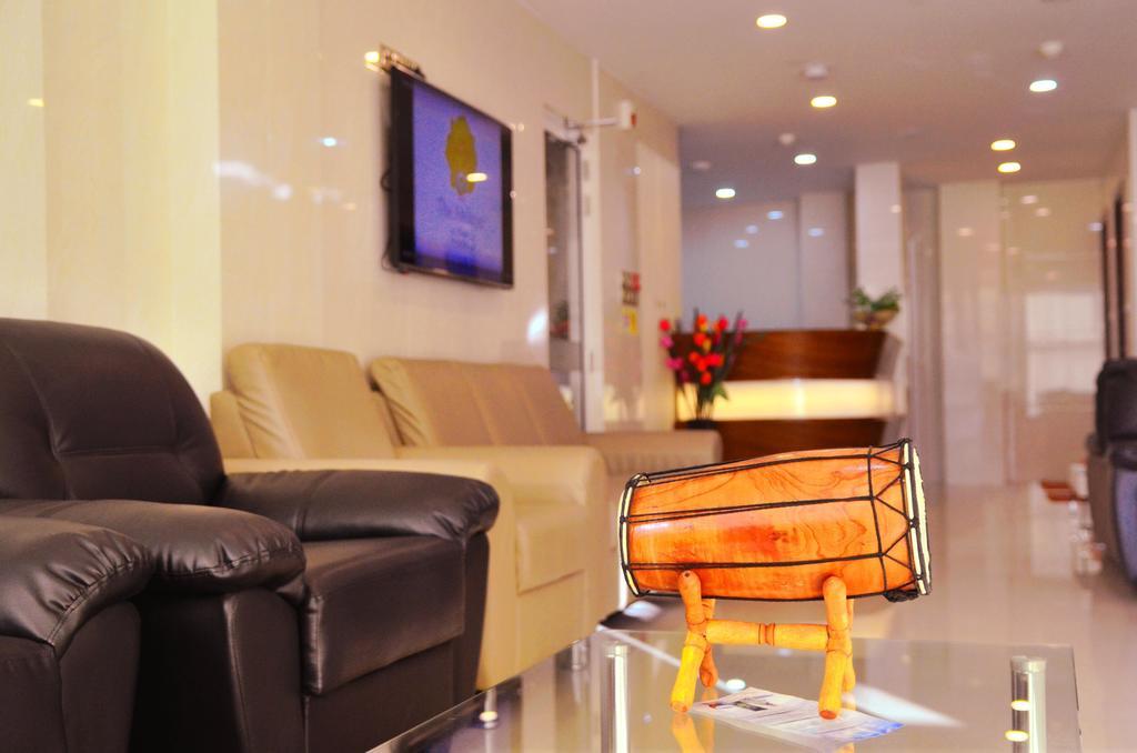 Hotel The Melrose à Malé Extérieur photo