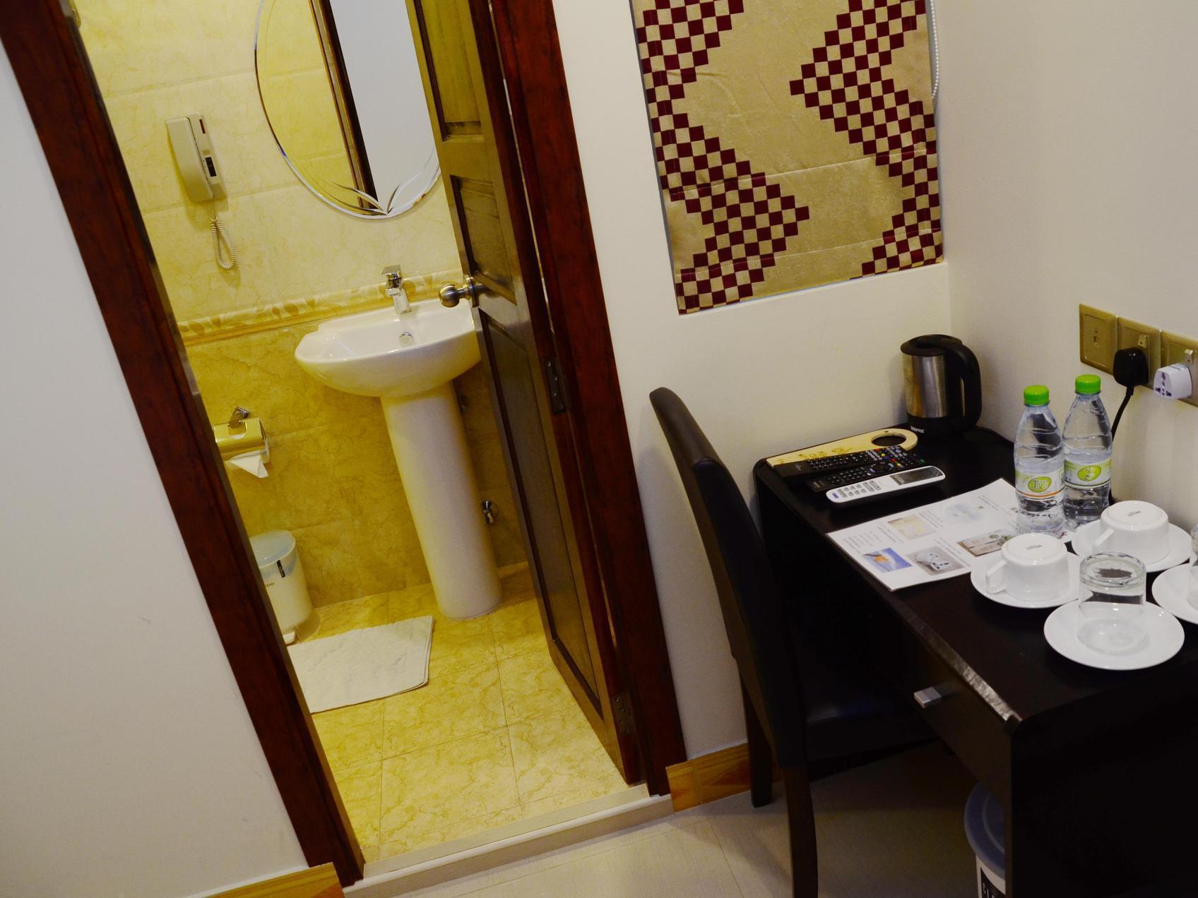 Hotel The Melrose à Malé Extérieur photo