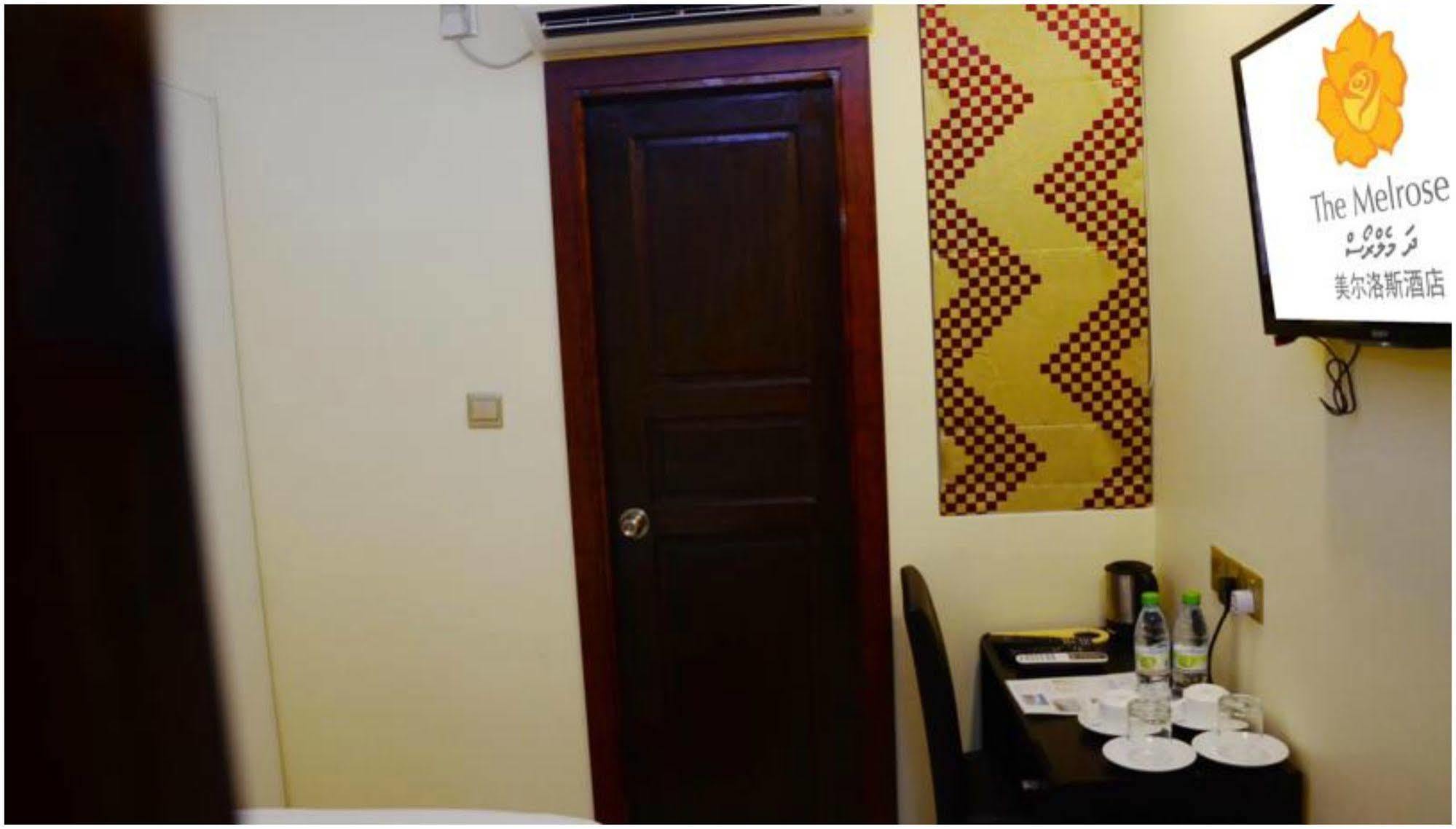 Hotel The Melrose à Malé Extérieur photo