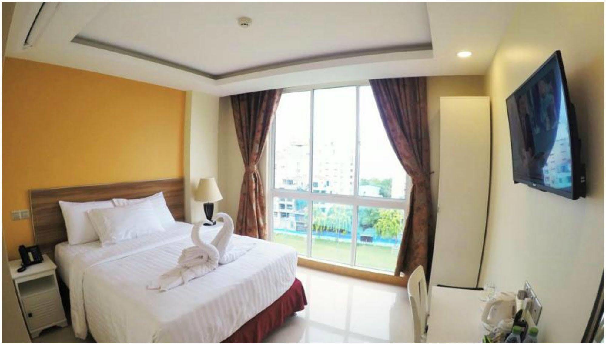Hotel The Melrose à Malé Extérieur photo