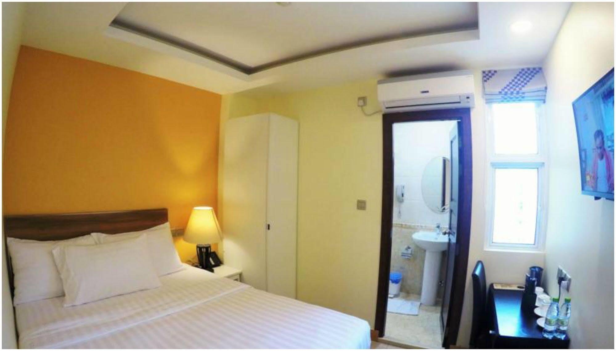 Hotel The Melrose à Malé Extérieur photo