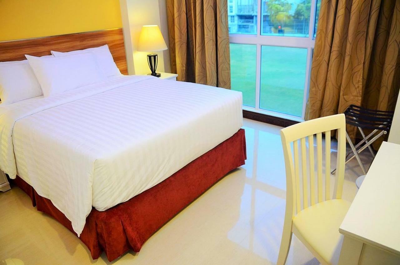 Hotel The Melrose à Malé Extérieur photo